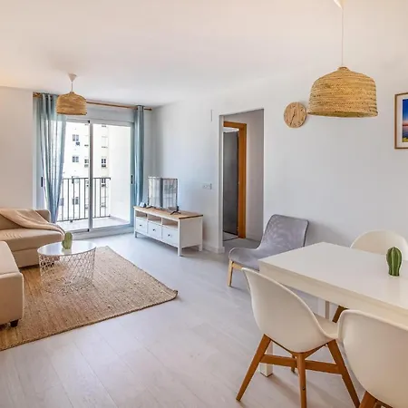 3 Bedroom Amazing In Apartment *